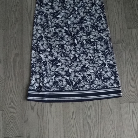 Beautiful dress by Michael Kors 🌟⭐🍀 - Picture 11 of 12